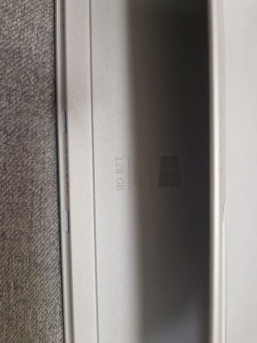 Microsoft Surface Pro 3(i5-4300u/4/128)батарея тримає, але є нюанс