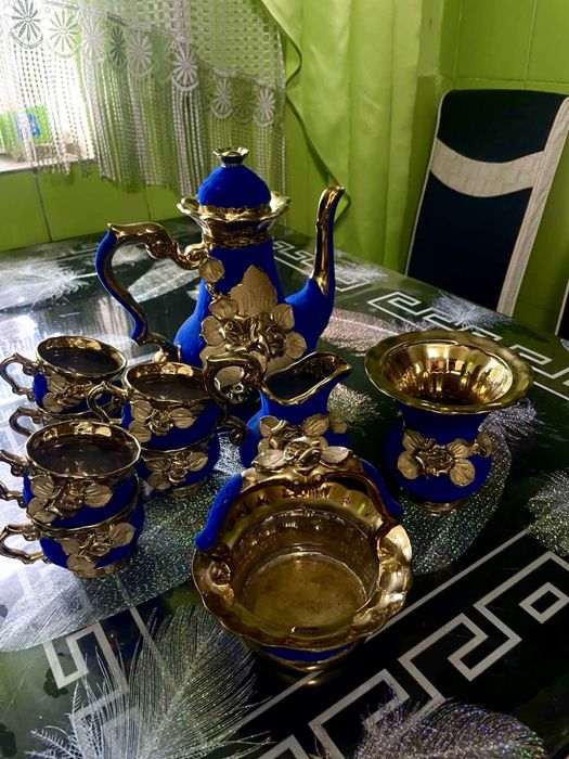 Шикарний чайний сервіз в ідеальному стані