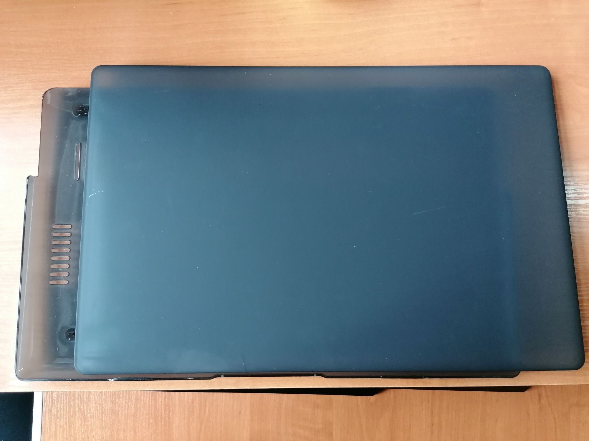 Osłona na laptop MacBook wymiar 36 x 23 cm