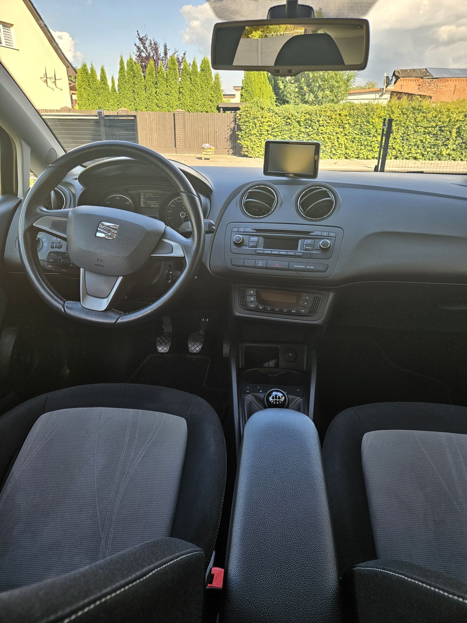 Sprzedam seat Ibiza lift 1.6tdi z 2015r