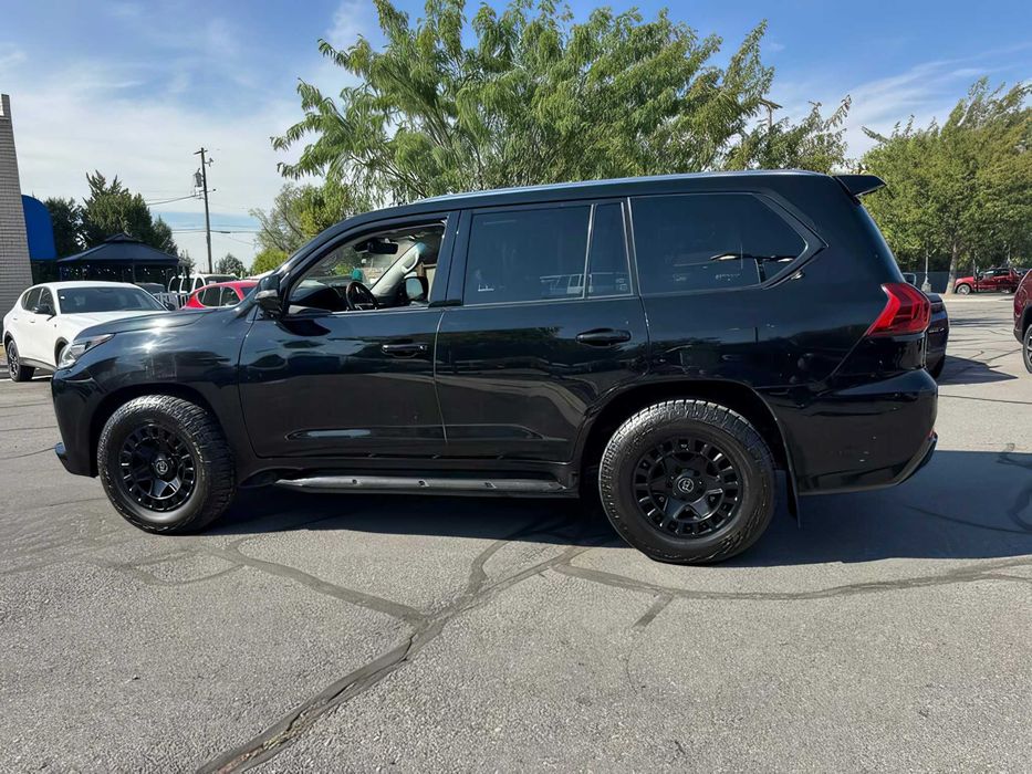 Lexus LX 570      2017
