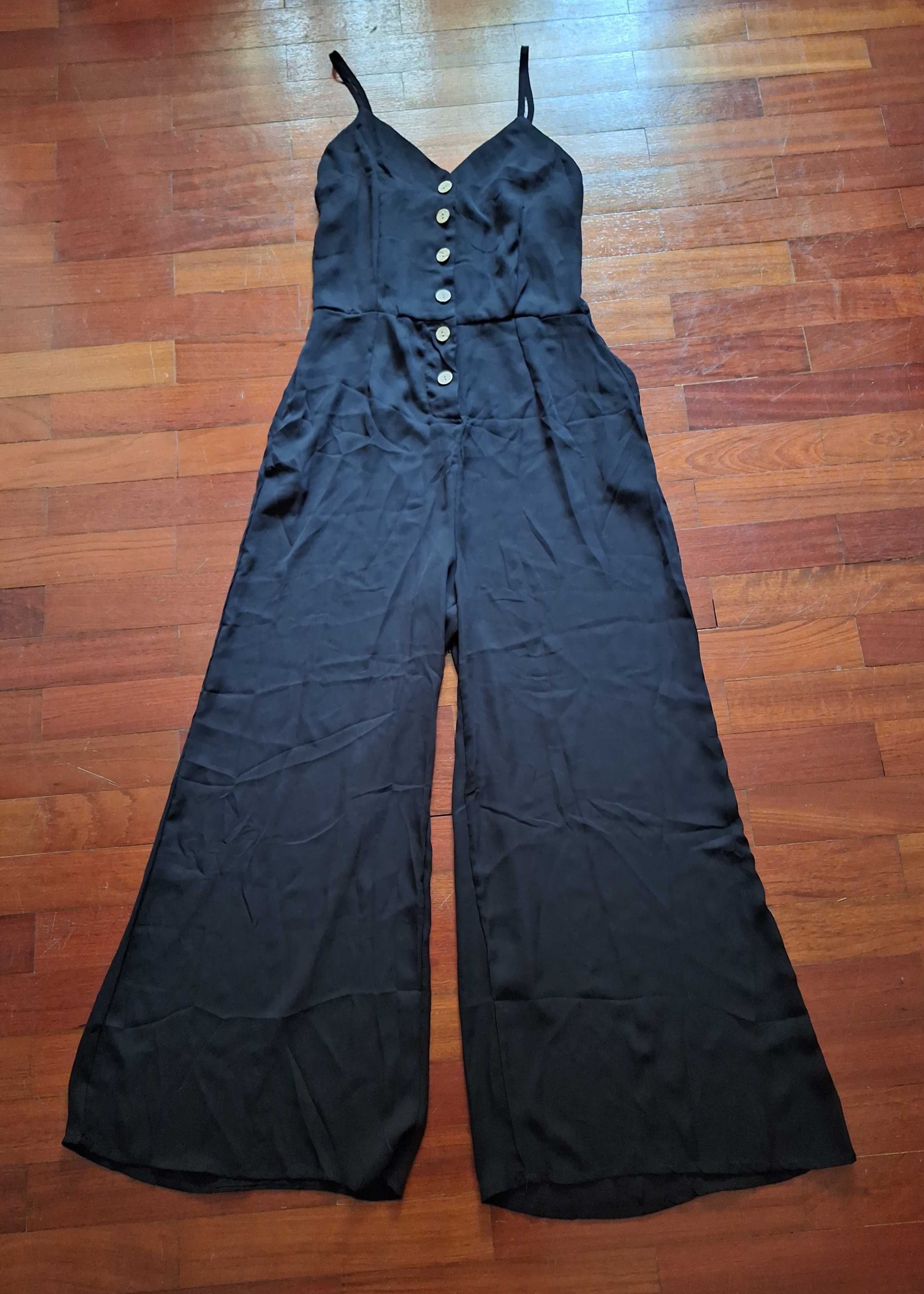 Macacão preto. M