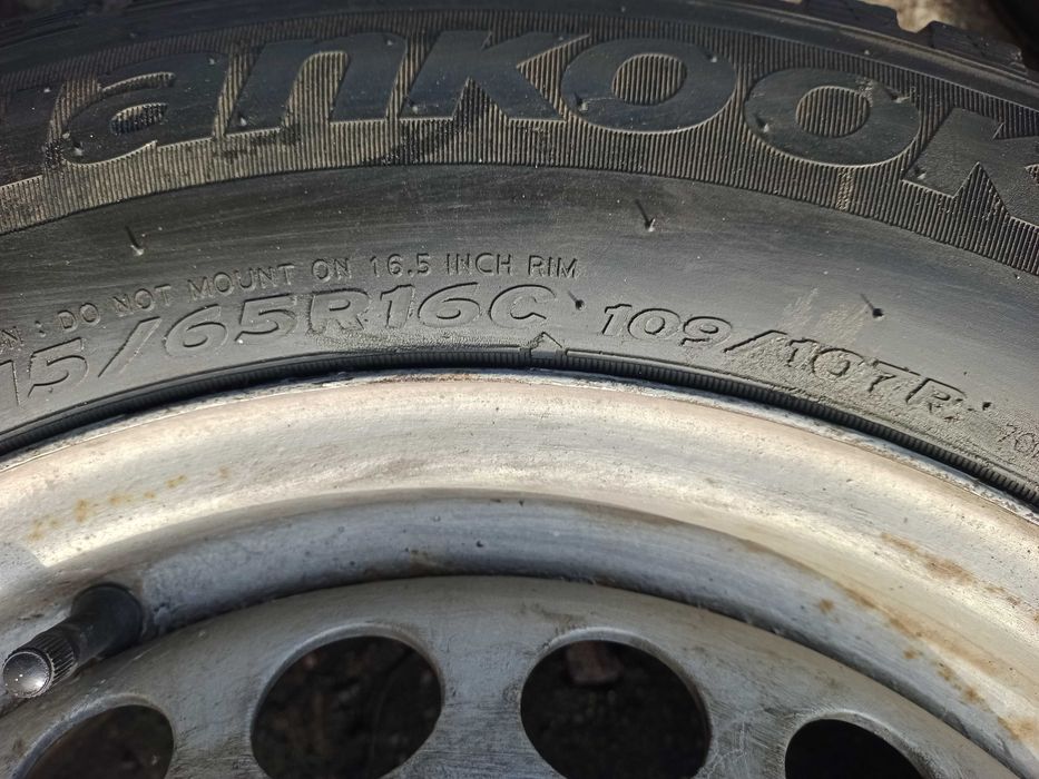 Гума Hankook-Корея.215/65,16 C. на дисках R-16. VW. Зима.