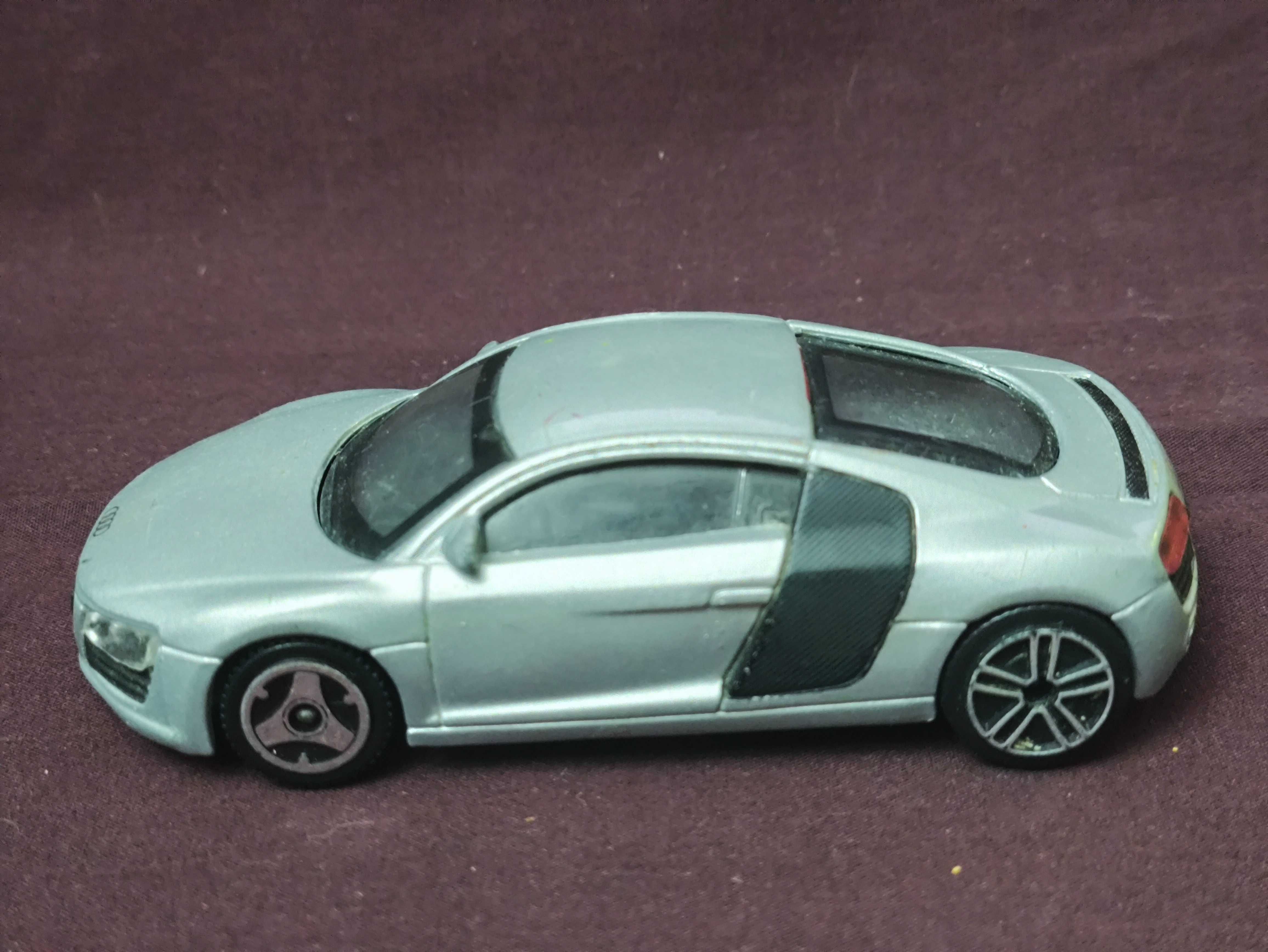 Машинка Audi R8 1:43 Bburago