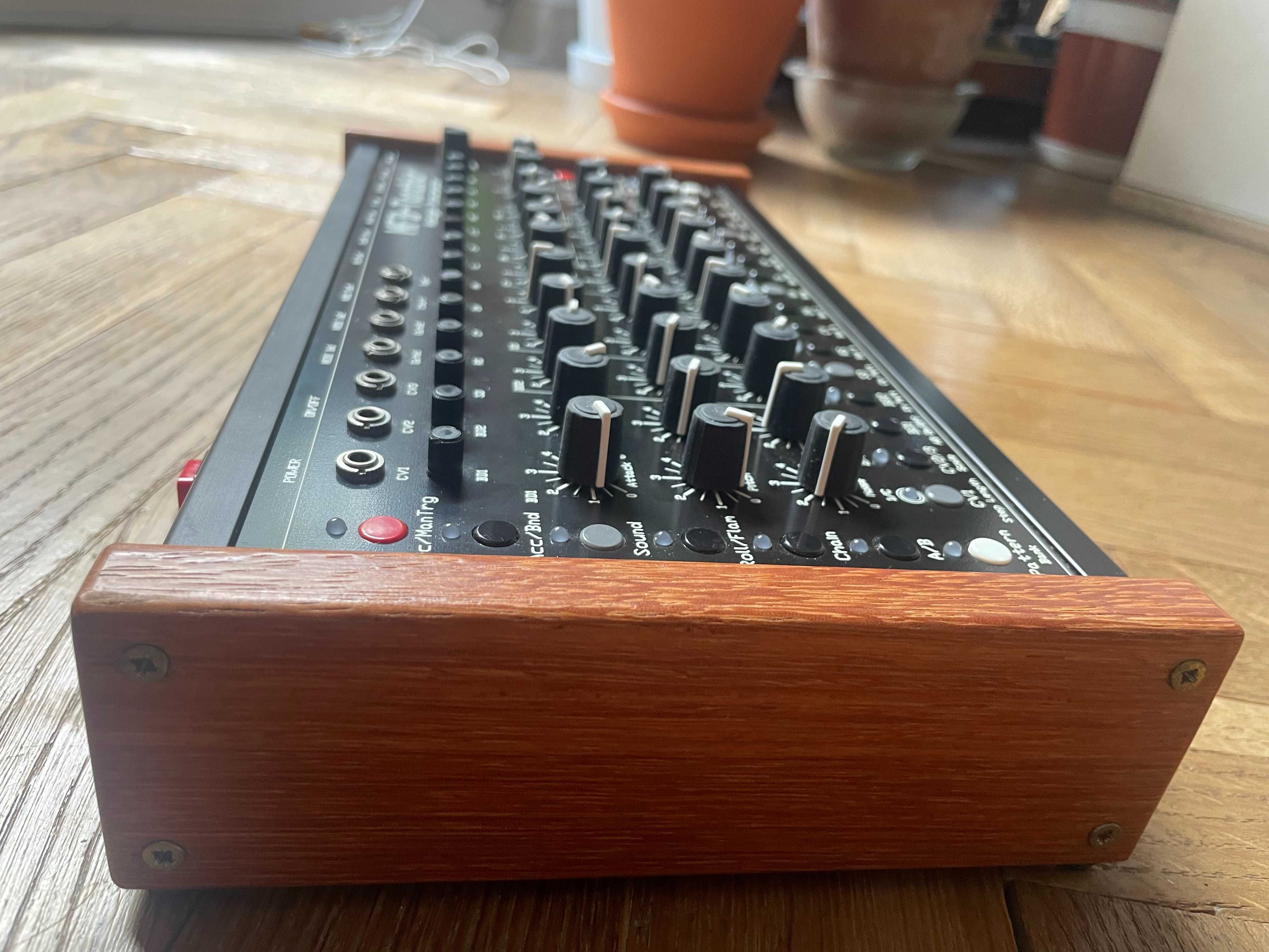 MFB Tanzbar analogowa maszyna perkusyjna stan mint