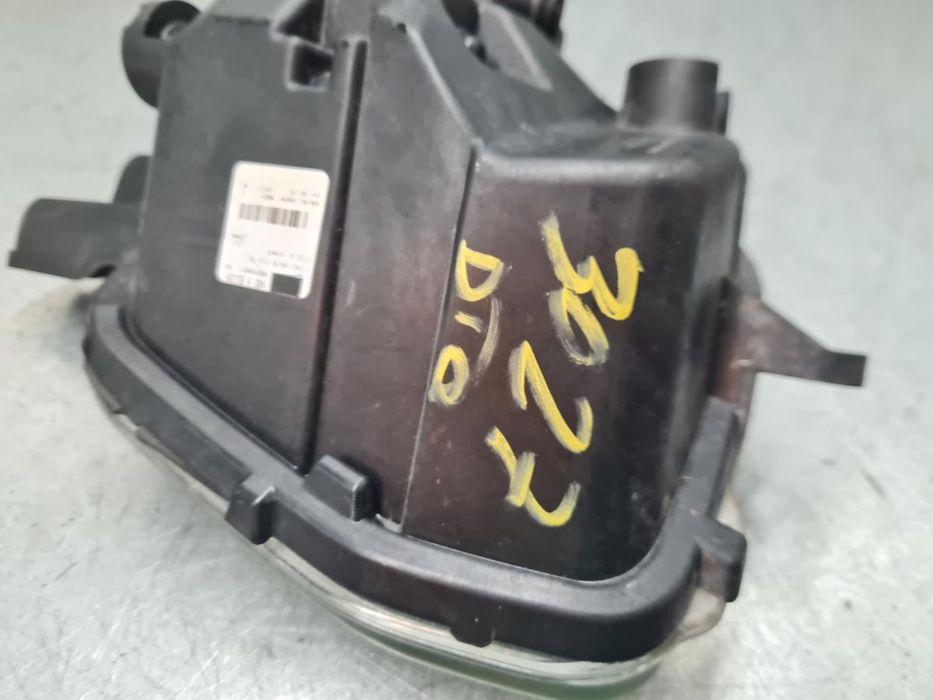 Farol nevoeiro frente direito FORD Fiesta VII (HJ, HF)