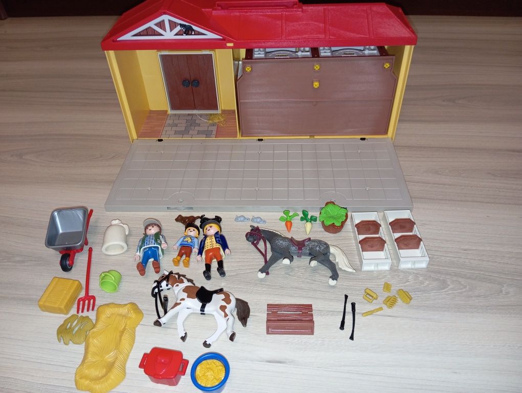 Playmobil Przenośna Stajnia 5671, z serii Country