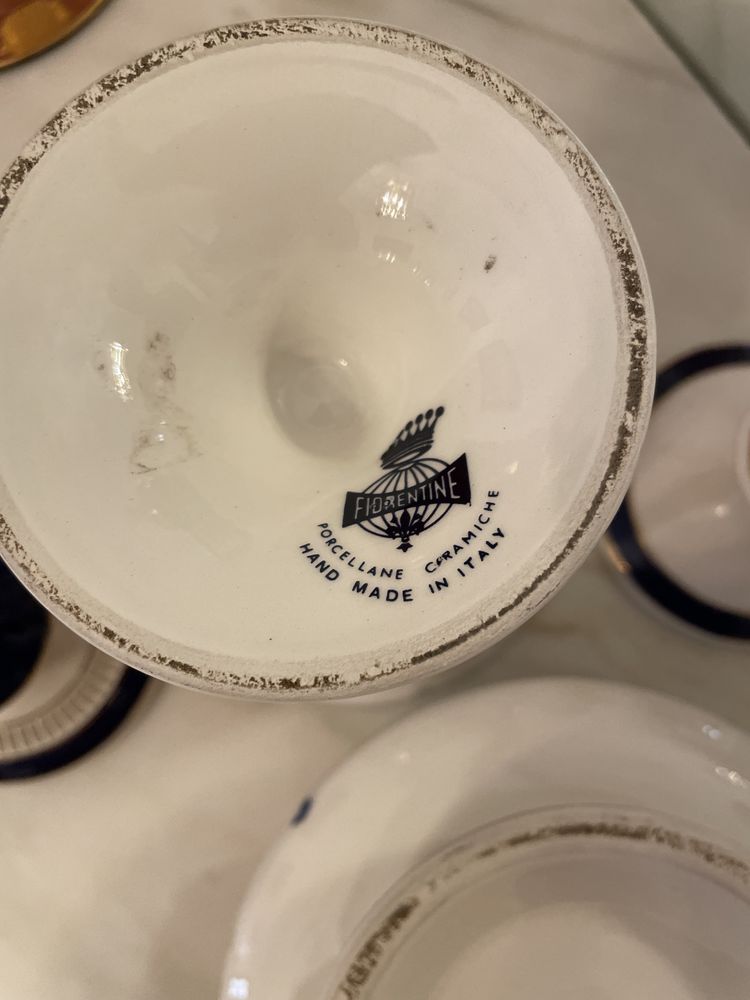 Duas Pecas de Porcelana Italiana - Decorativas