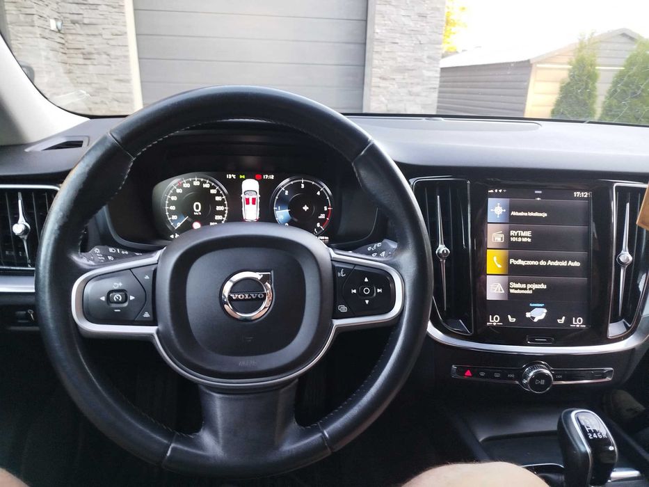 Volvo V60 Momentum Pro Skóra