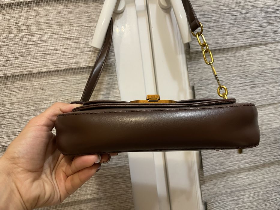 коричнева сумка-багет