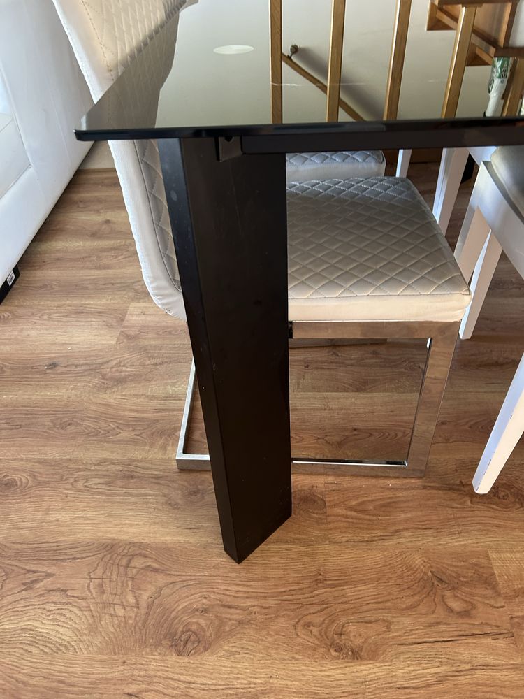 Vendo 8 cadeiras sala de estar (2 modelos)