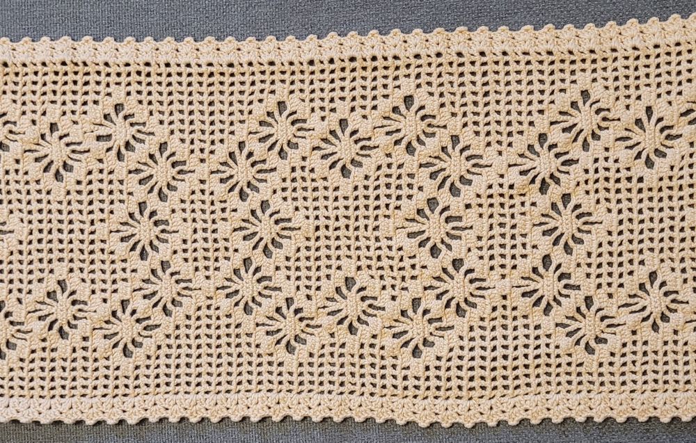 Zazdroska/ ozdoba okna 22x86 beżowa ręcznie dziergana