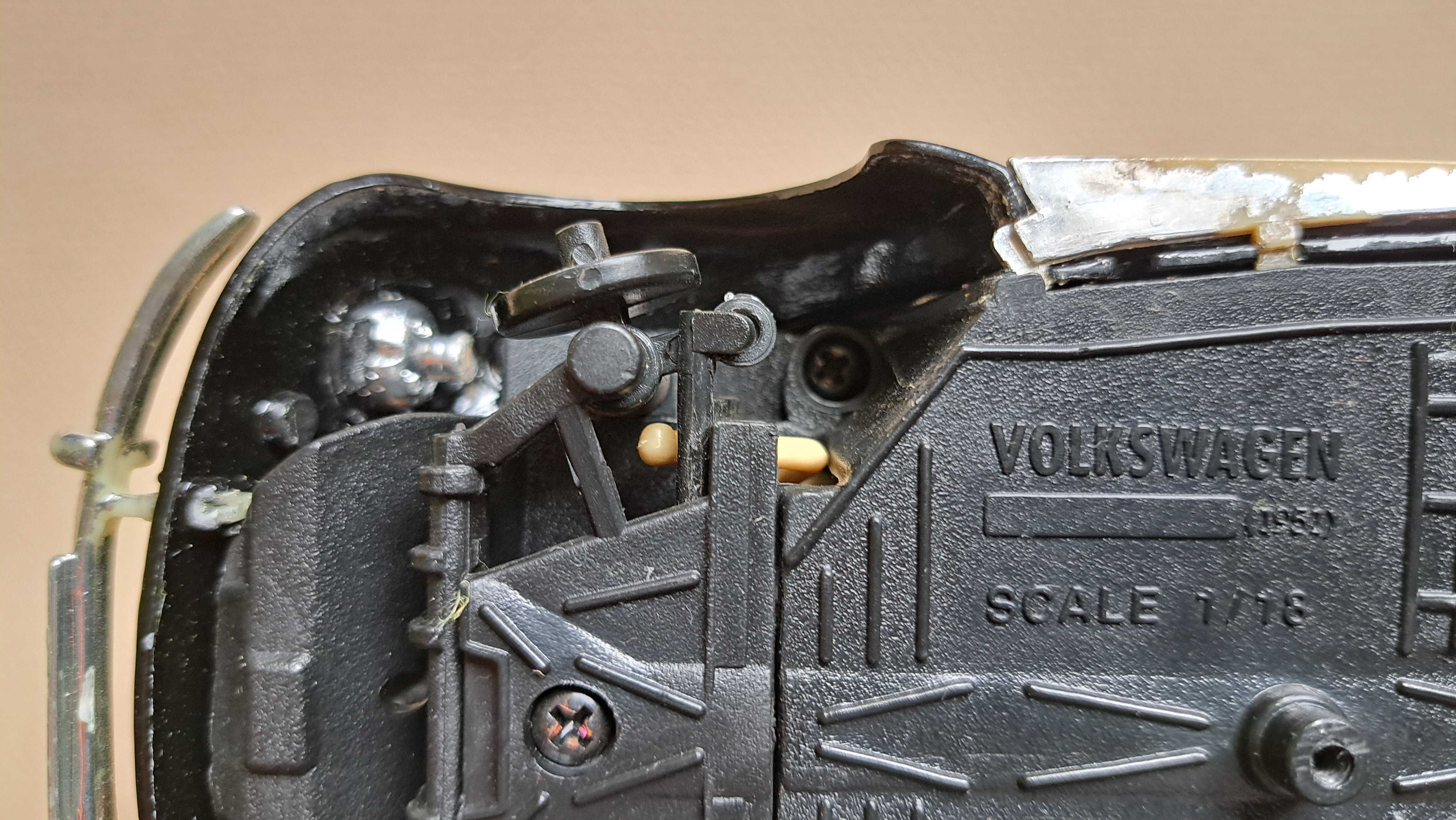 VW Garbus model metalowy skala 1:18 -uszkodzony