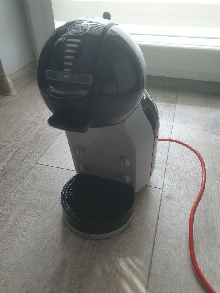 Sprzedam Ekspres ciśnieniowy do kawy na kapsułki nescafe dolce gusto