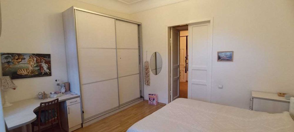 Продам 5 комнатную квартиру в Центре города  парк Глобы