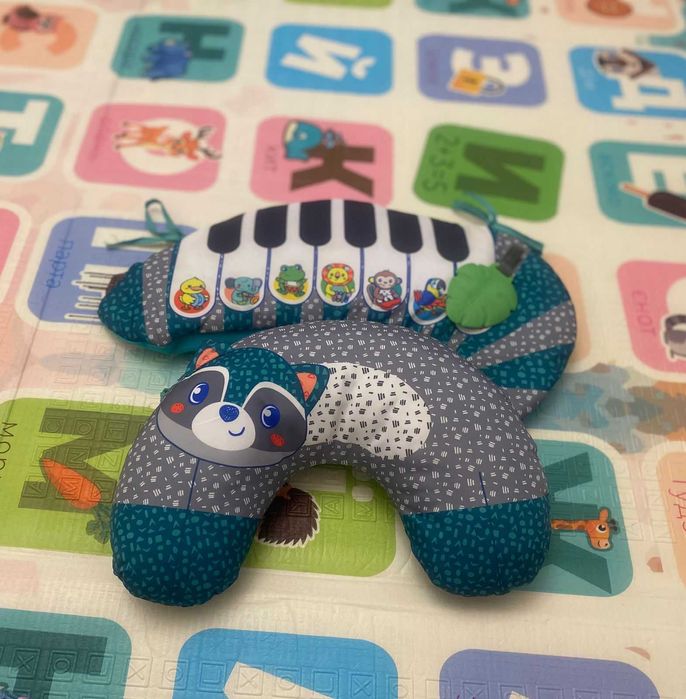 Розвиваюча іграшка Infantino Подушка-рояль Єнот