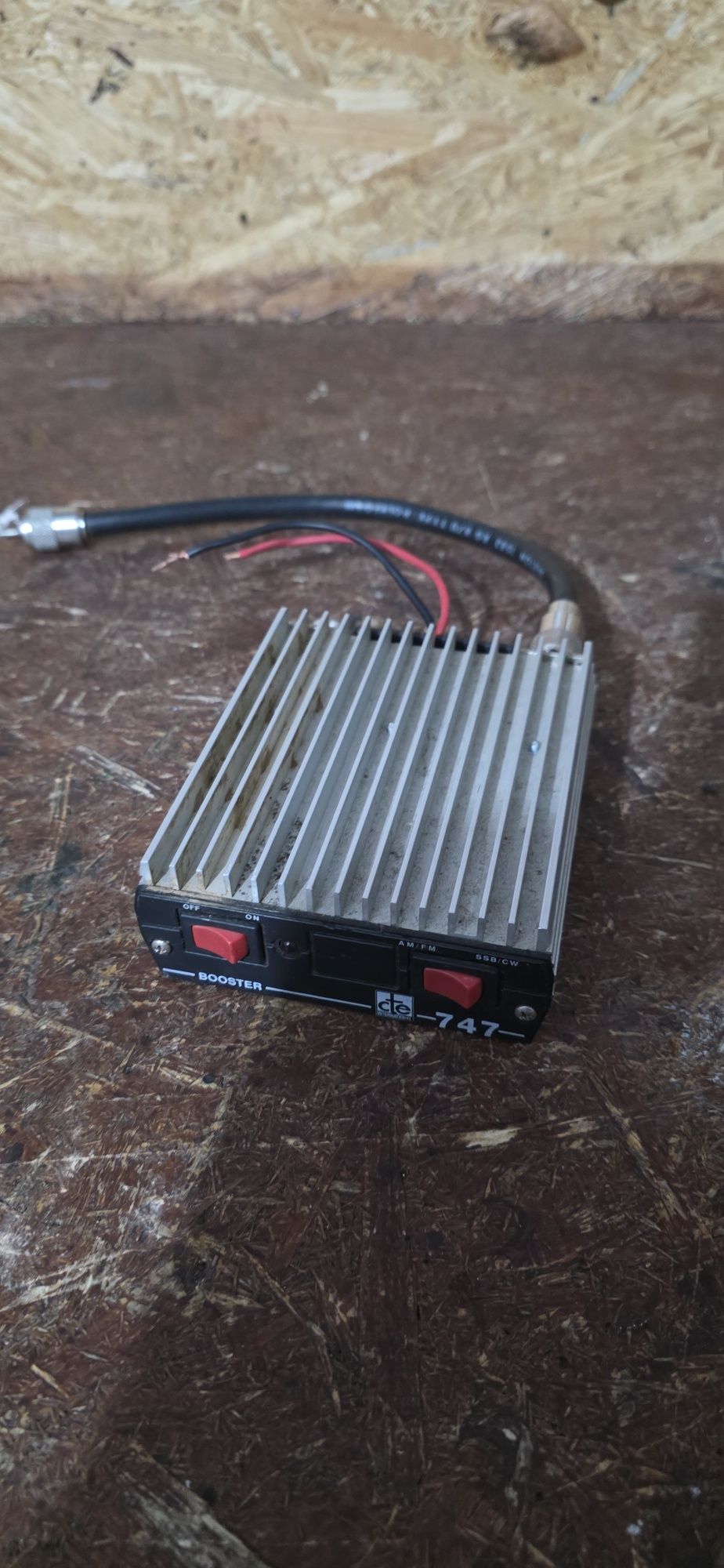 CB Midlan alan 28 com antena amplificador e coluna