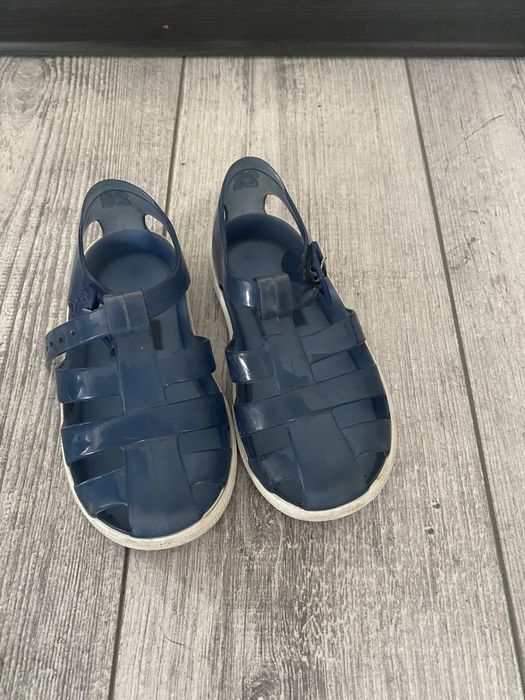 Резиновые босоножки