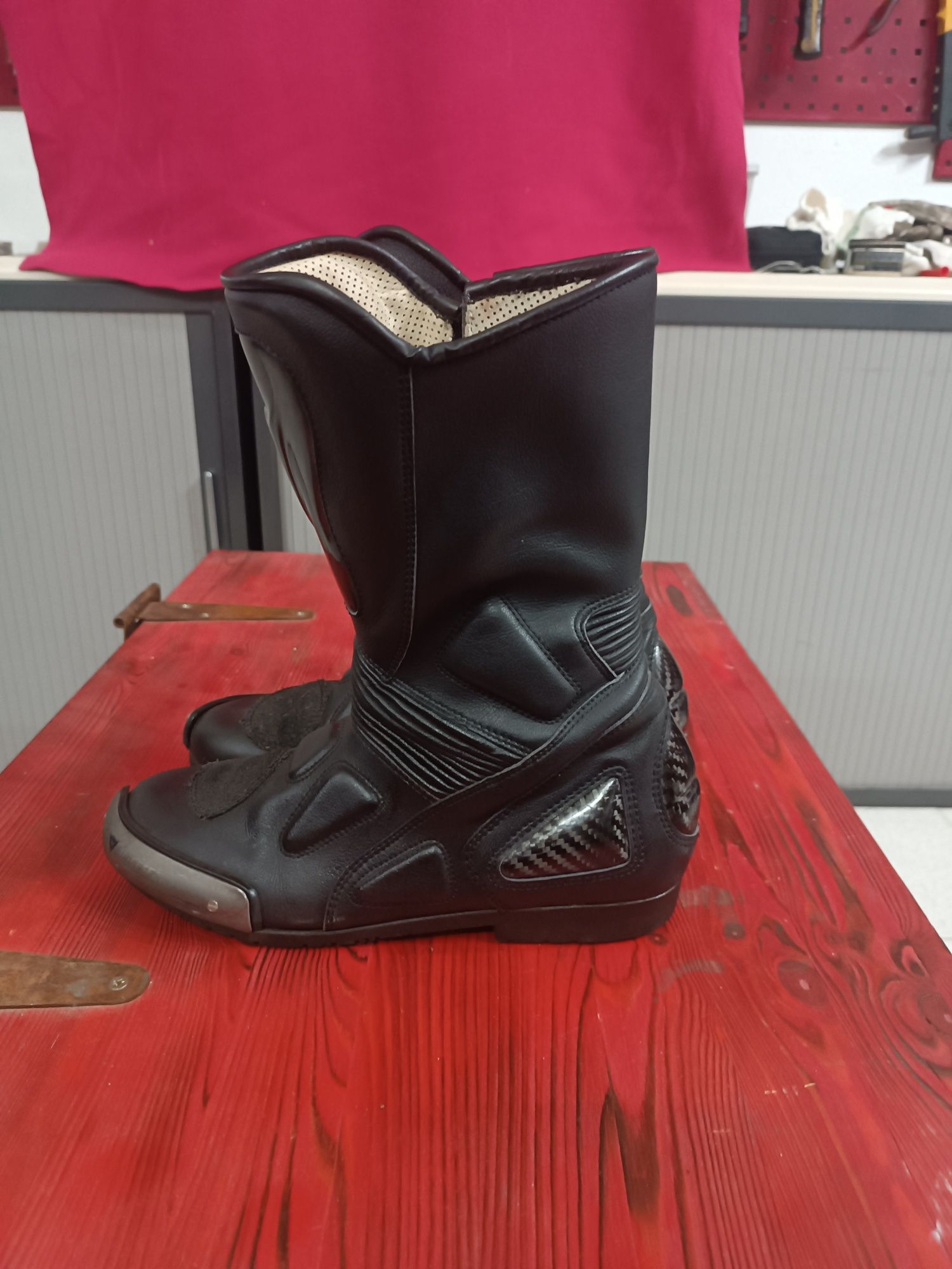 Botas Dainese em pele e carbono Tam. 42