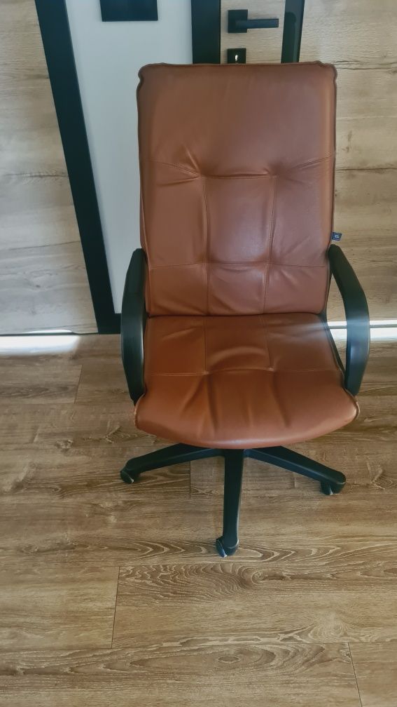 Fotel biurowy, opcja bujania