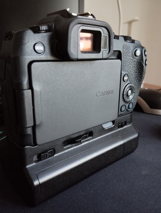 Canon R8 (preço baixo só esta semana) + 4 baterias + 2 carregadores +