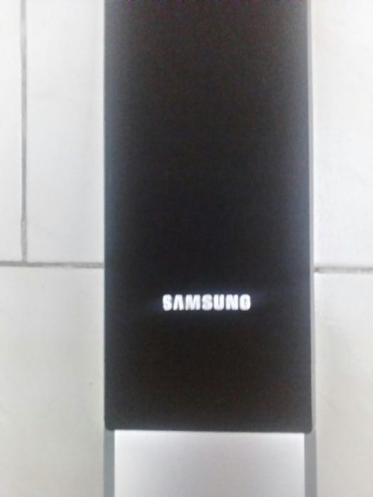 Coluna som Samsung em torre