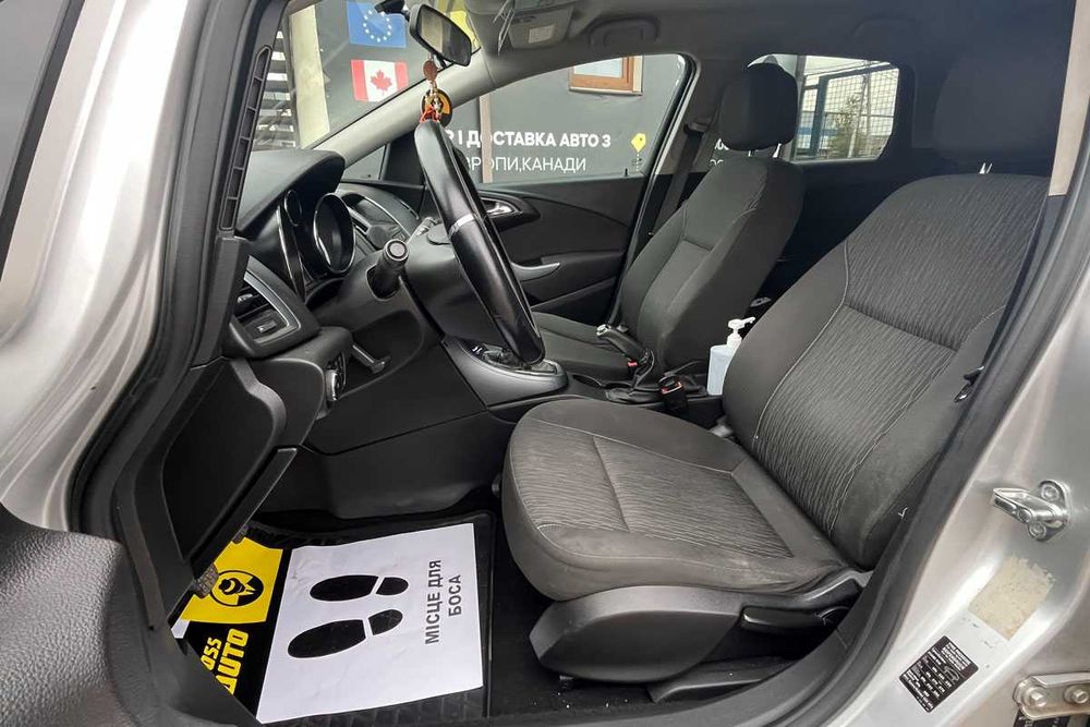 Opel Astra 2013 рік