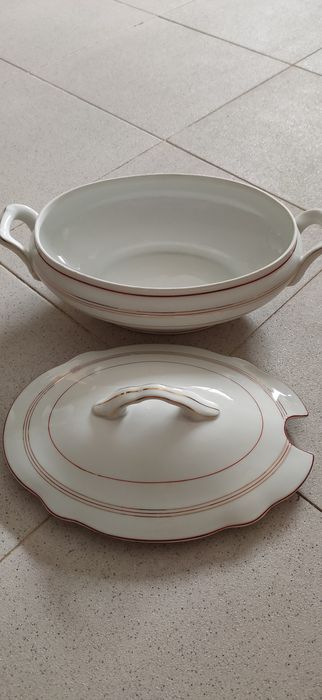 Terrina e molheira em Vista Alegre