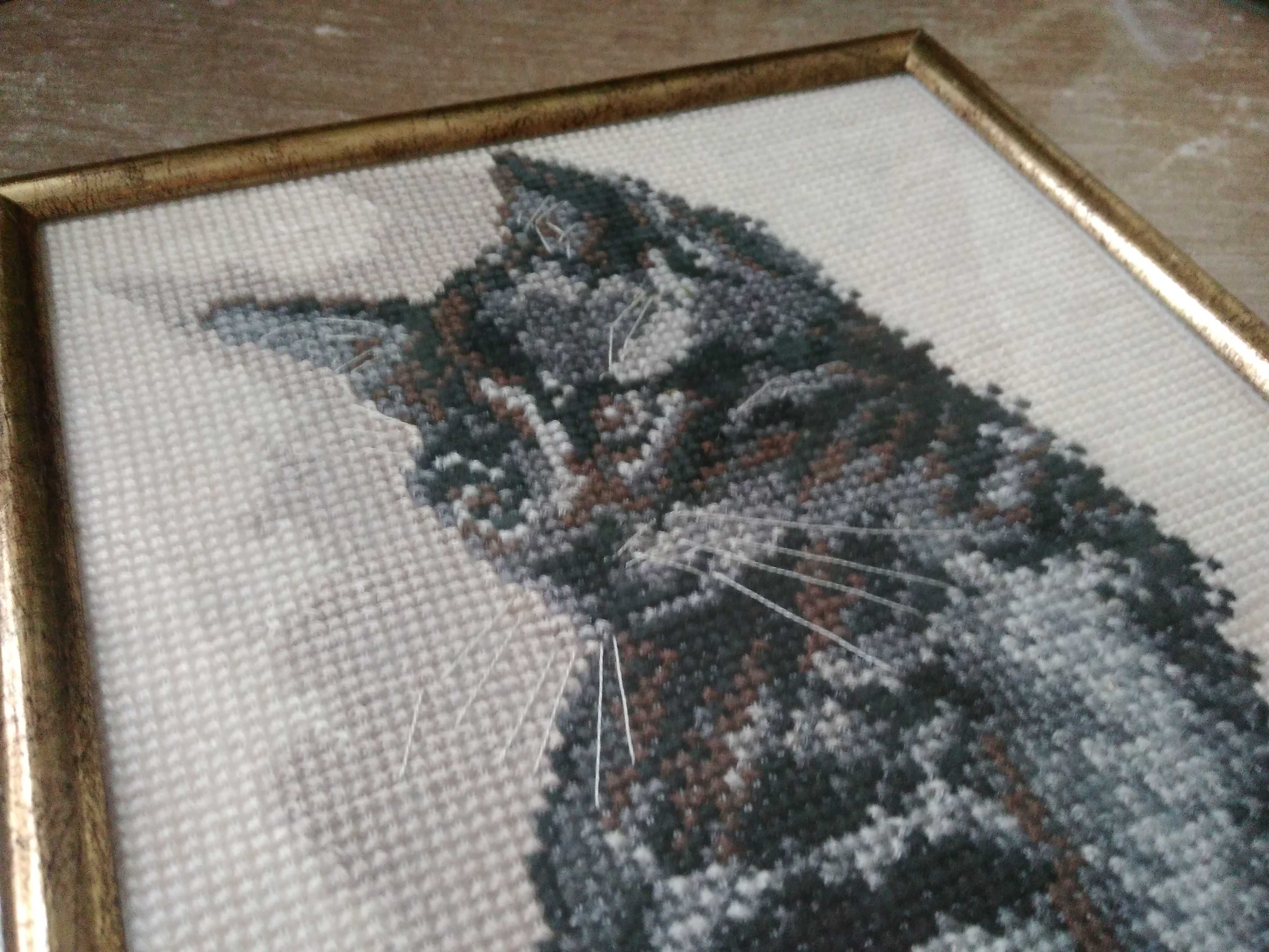 kotek obrazek ręcznie haftowany krzyżykowy 25x20 cm