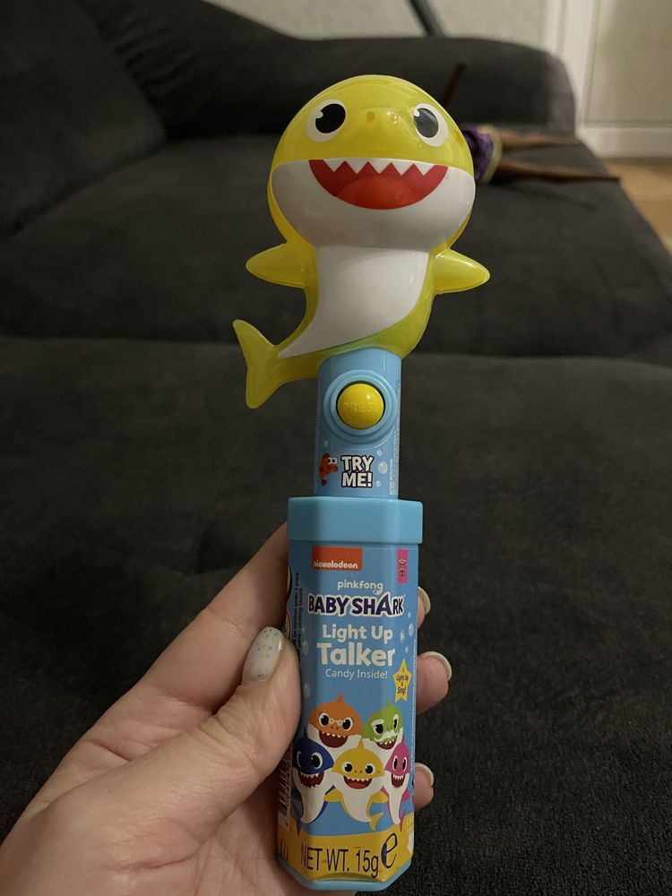 Игрушка baby shark с конфетами музыкальная