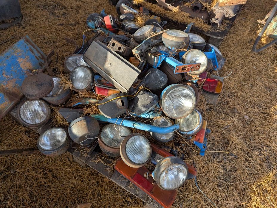 Фари мТз ЮМЗ т40 запчастини МТЗ ліхтарі кронштейни Кабіна мТз запчасти