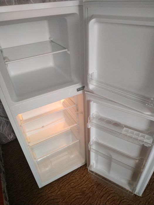 Холодильник компактный Elenberg MRF-146-O