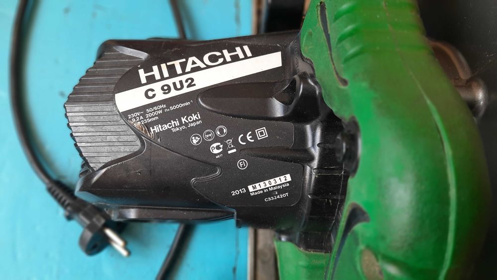Ручна циркулярна дискова пилка Hitachi C9U2