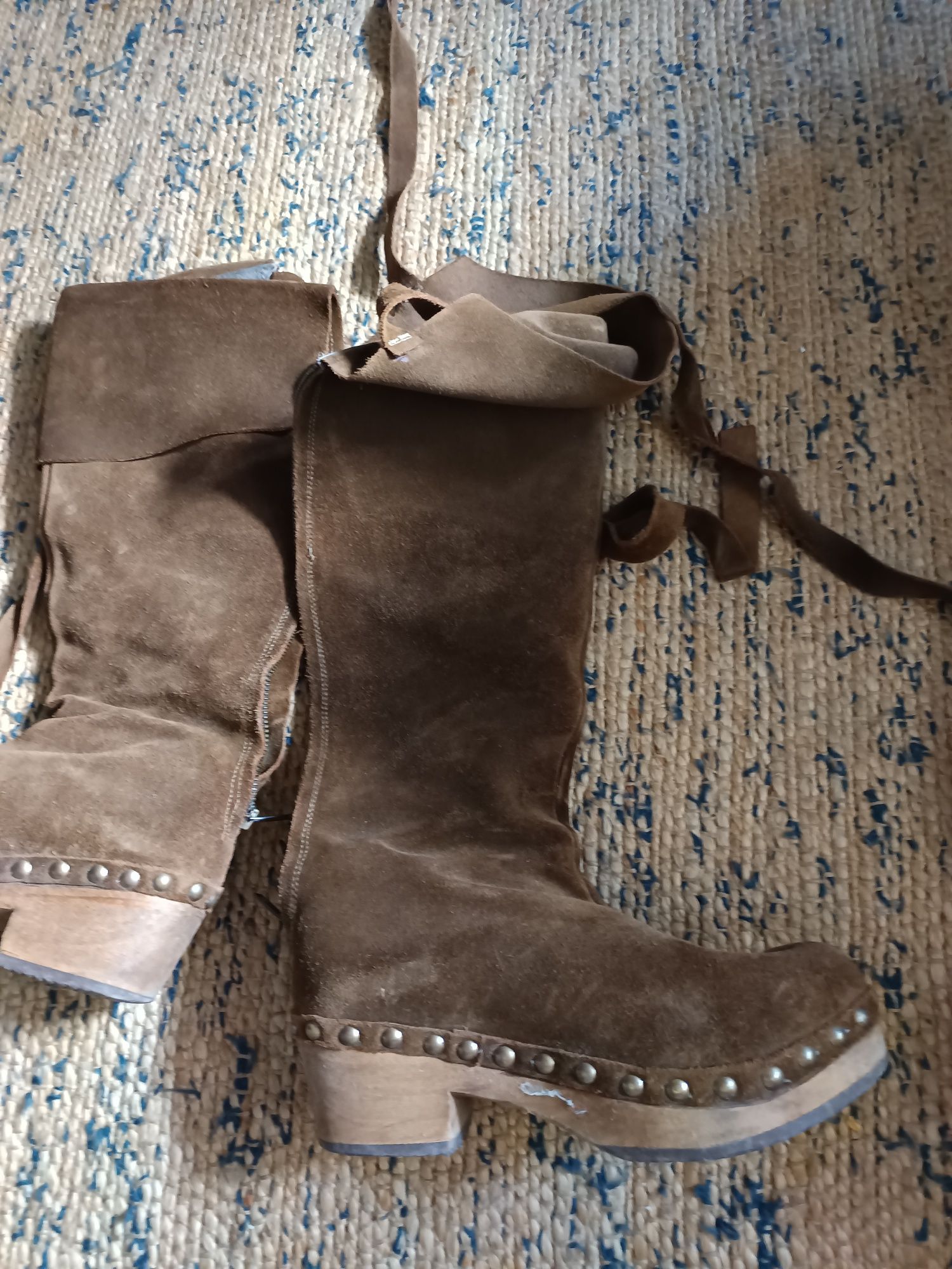 Botas em pele 38