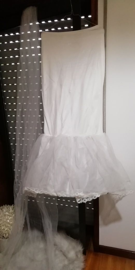 Vestido Noiva com saiote e véu Amour Glamour