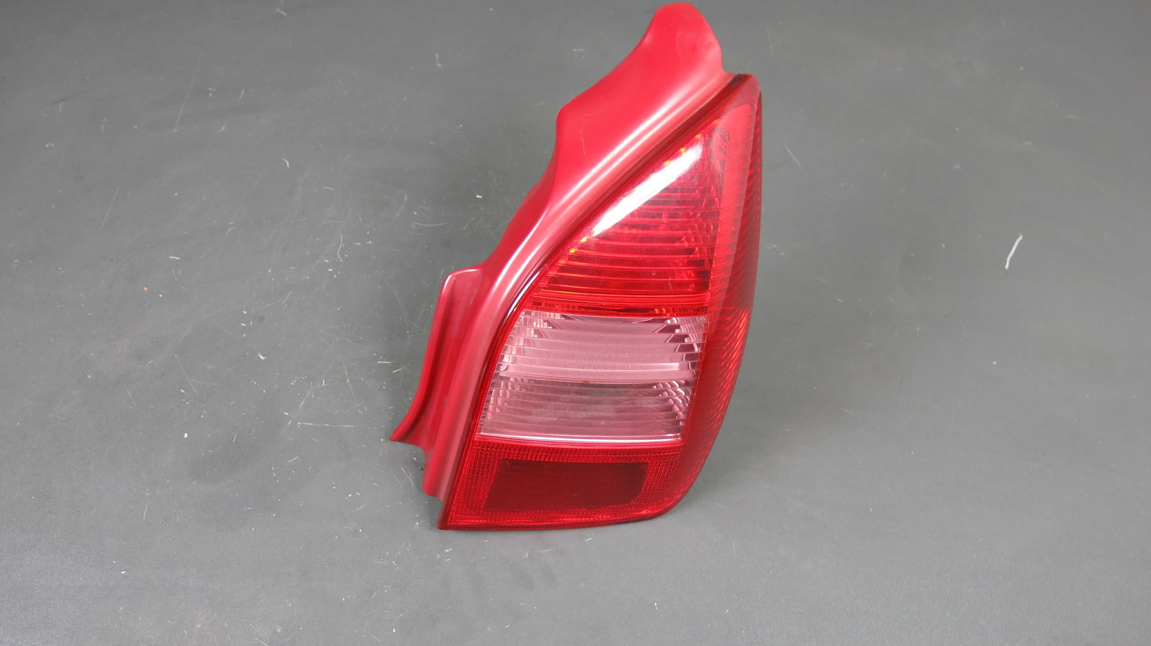 Citroen C2 lampa prawy tył Europa