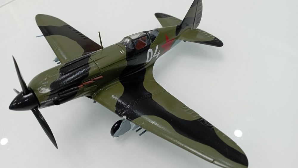 Зібрана модель літака МІГ-3 масштаб 1/48