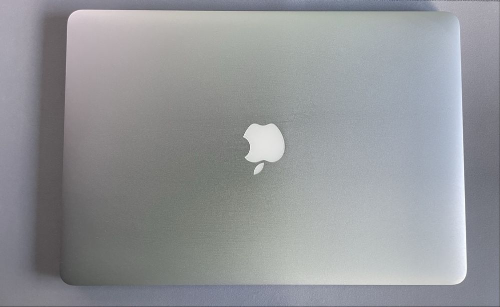 MacBook Pro 15 2.3 GHz i7, 16G, 512GB SSD, 2GB Nvidea, 1G Iris