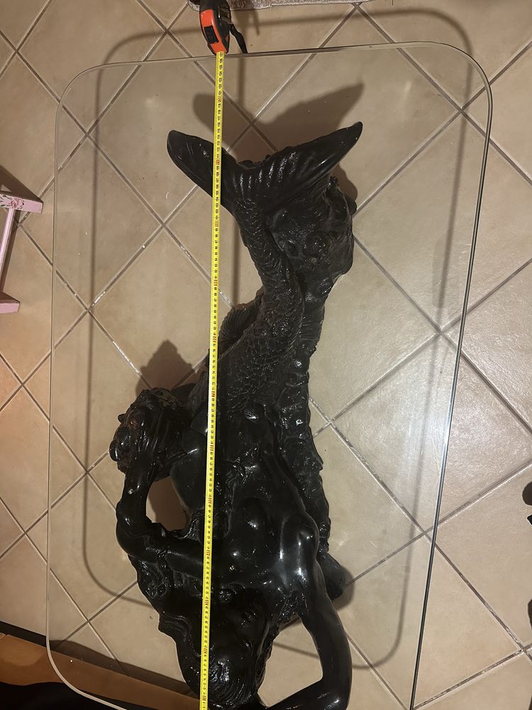 Mesa de sala em formato de sereia