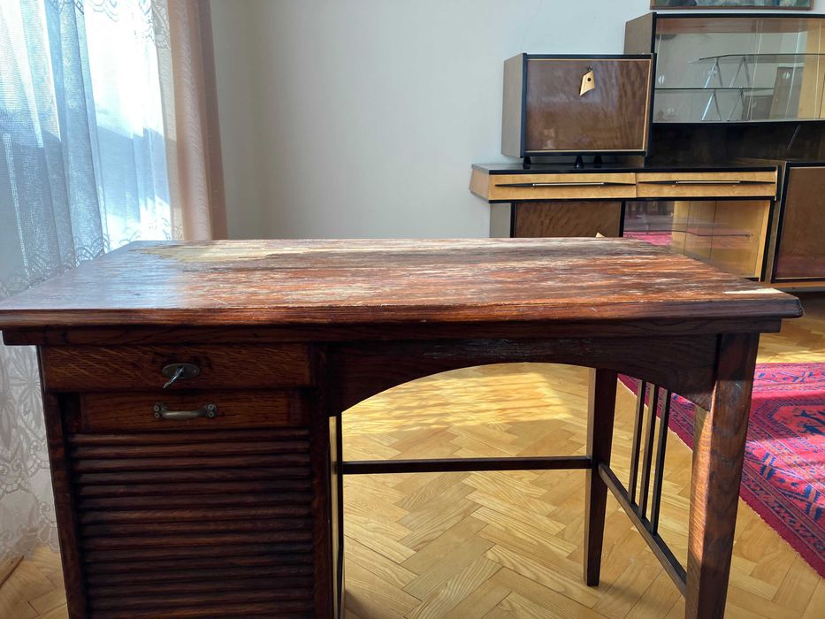 Dębowe oryginalne biurko z okresu międzywojennego W:70 cm, blat 80x50