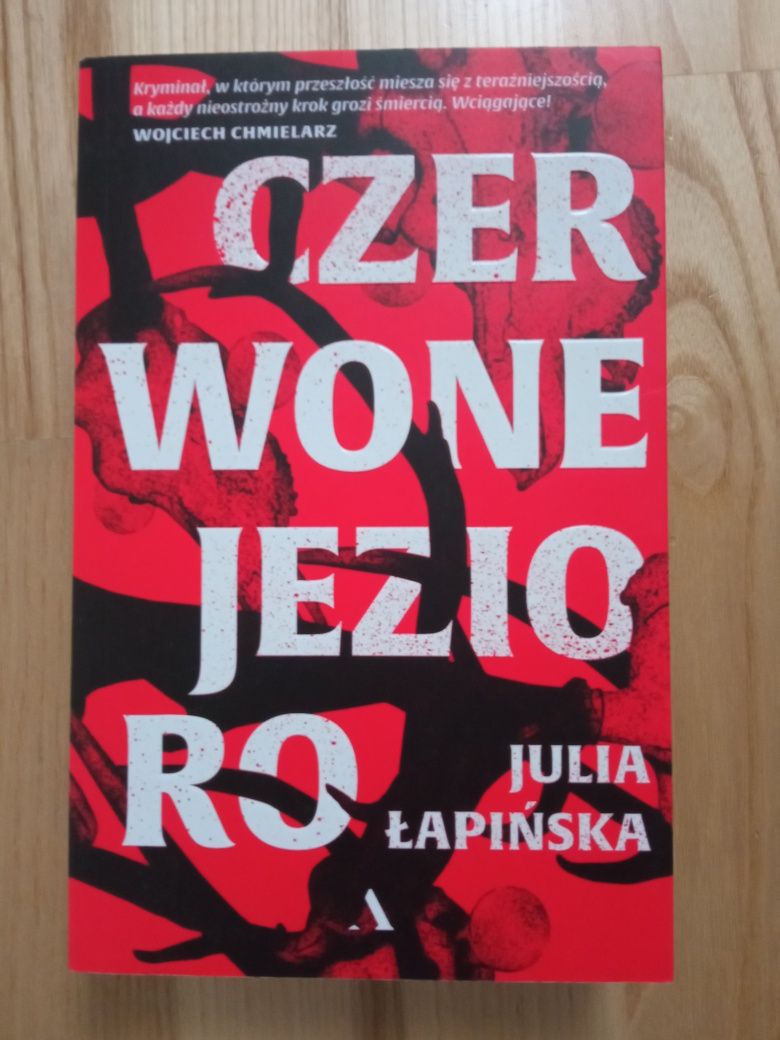 Czerwone jezioro książka