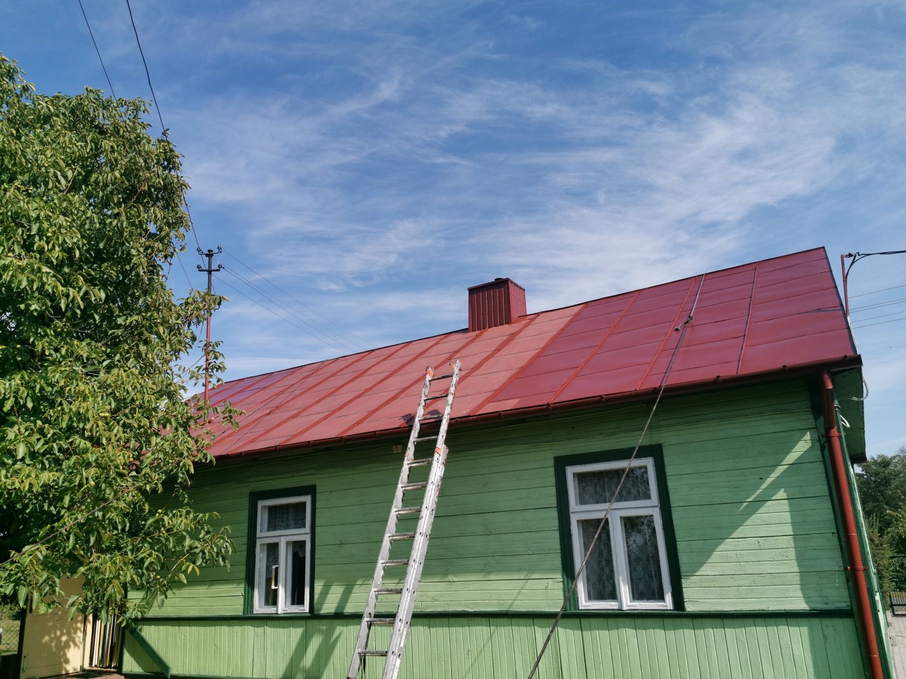 Malowanie dachów. Prace wysokościowe, wycinka drzew, mycie silosów.