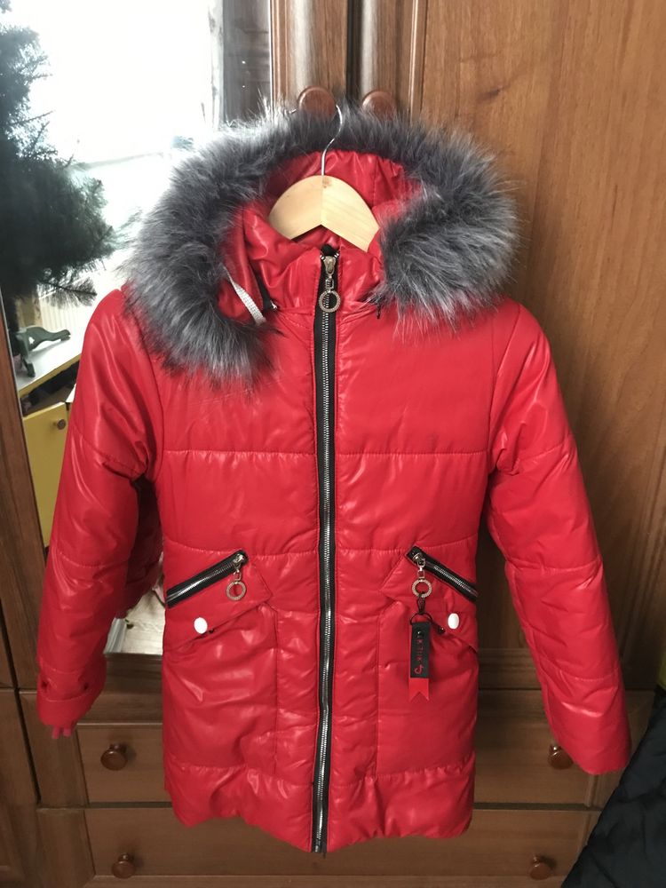 Курточка зимняя для девочки на 7-8 лет