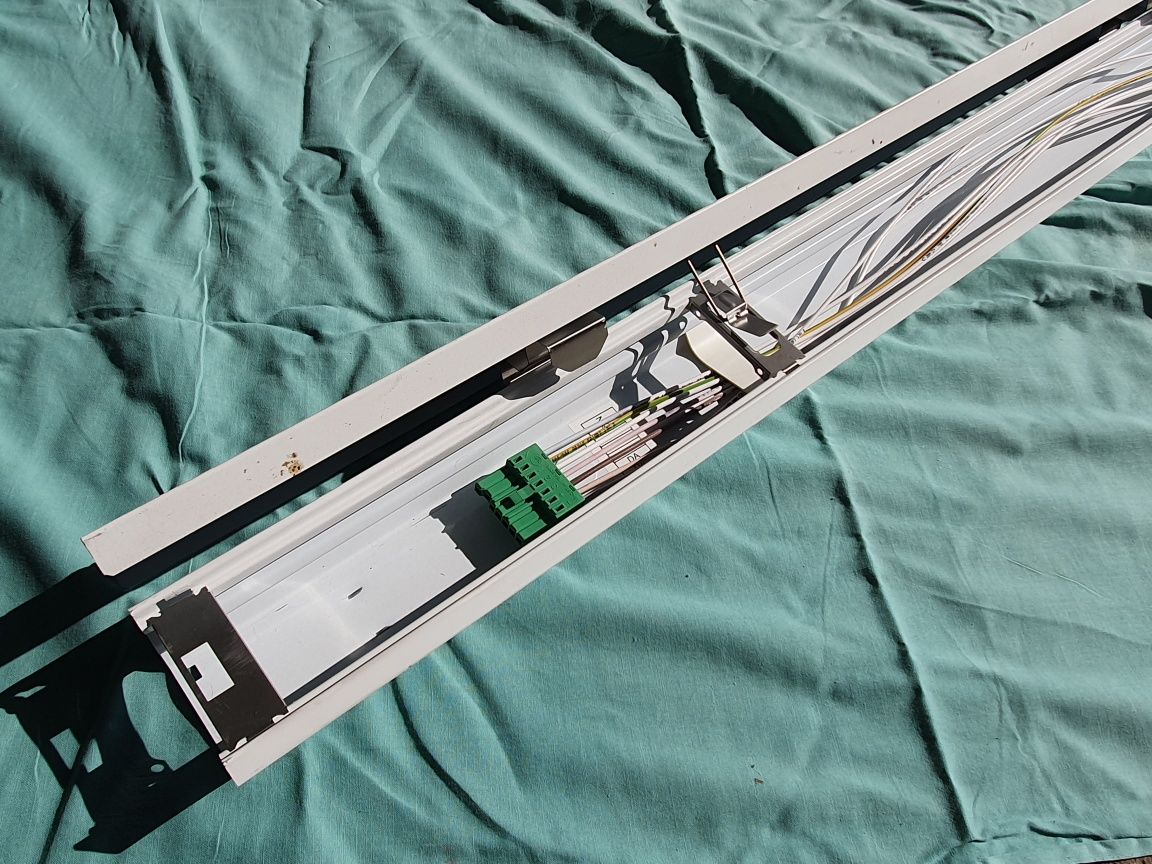 Lampy modułowe LED PhilipsCoreline linie świetlne garaż sklep warsztat