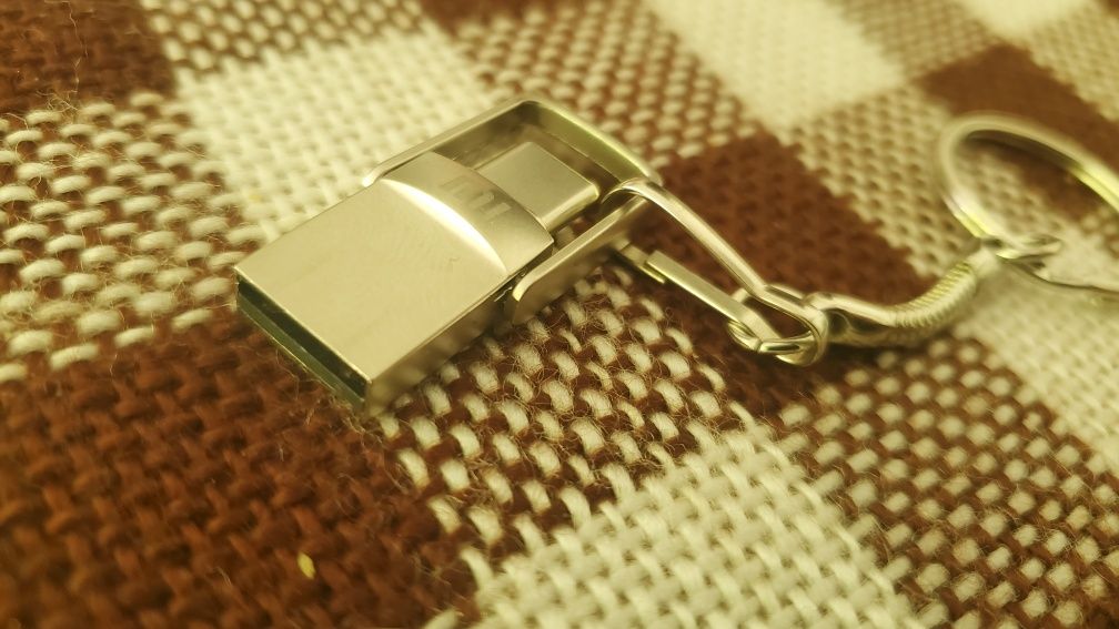 Pendrive USB 3.0 "Xiaomi" 2 TB (realnie 100–200 GB), USB-A + USB-C