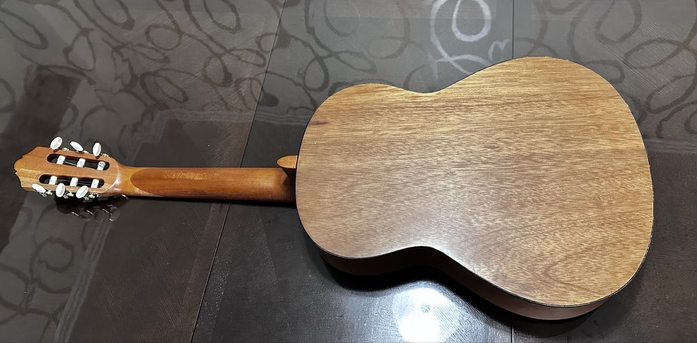 Продам гітару YAMAHA C40M