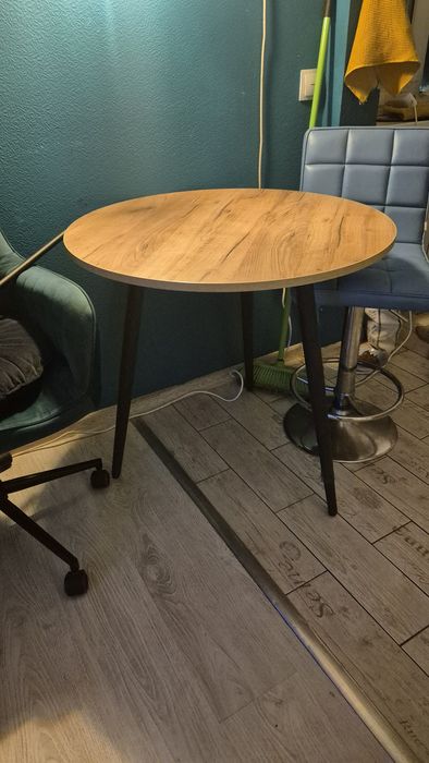 Продам стол обеденный