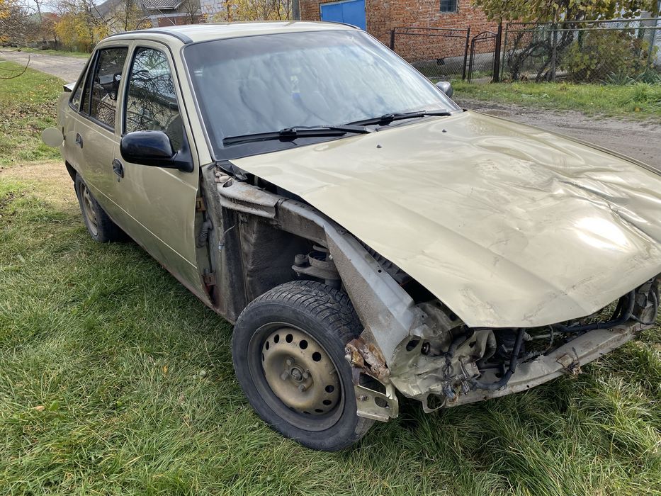 Продам део нексію по запчастинах