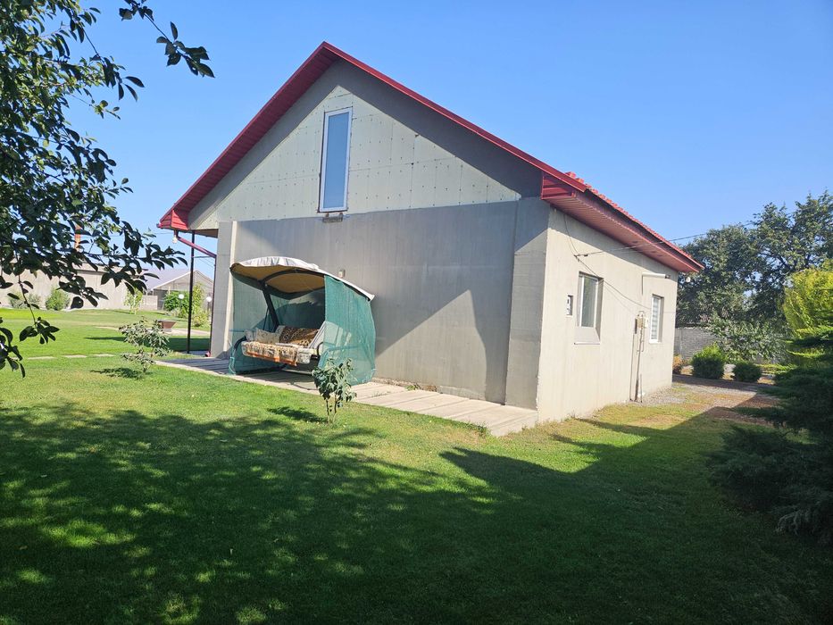 Продаж  будинку і готового бізнесу з ділянкою на 100 соток,