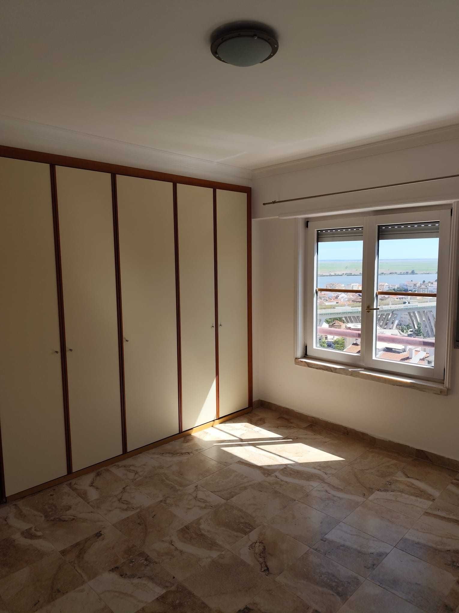 Apartamento T2 com parqueamento Quinta do Bolhão – Vila Franca de Xira